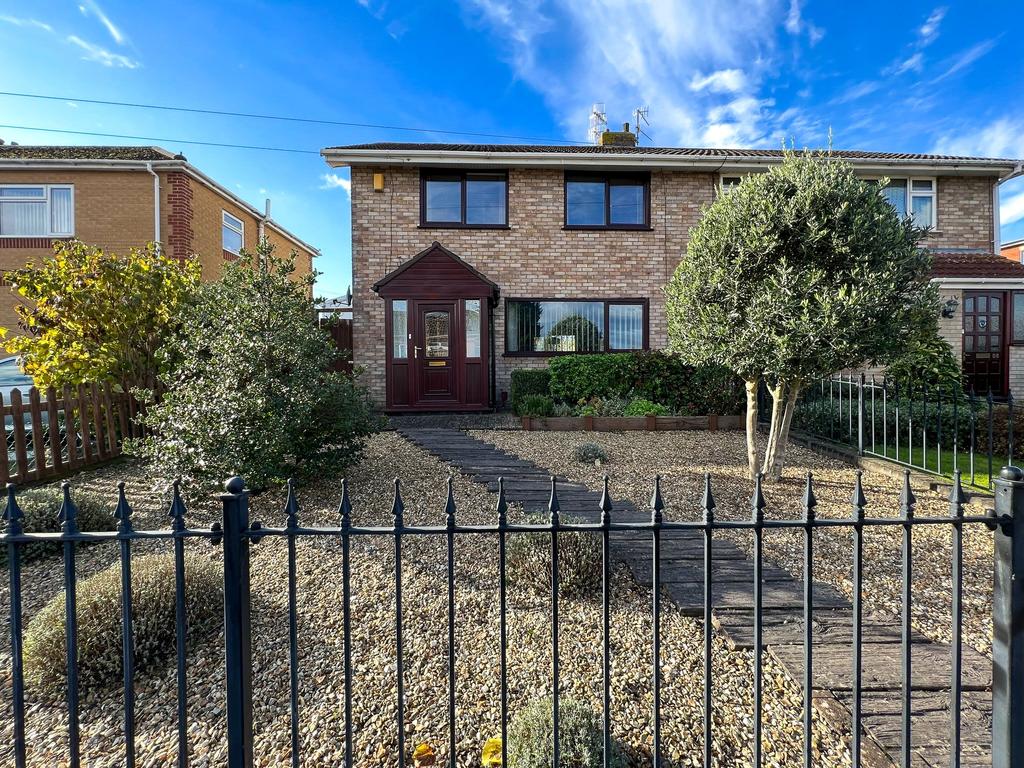 Walsh Avenue, Bristol, BS14 3 bed semidetached house £335,000