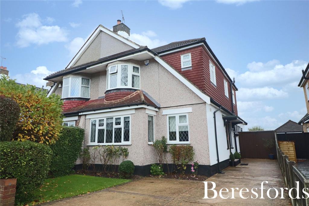Brackendale Gardens, Upminster, RM14 4 bed semidetached house £895,000