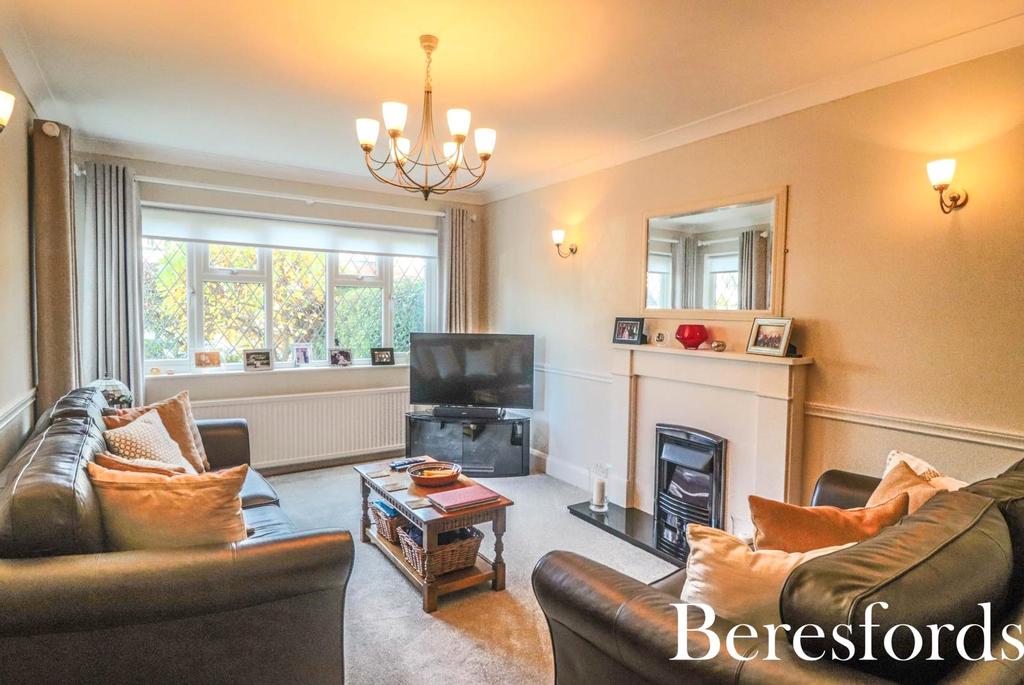 Brackendale Gardens, Upminster, RM14 4 bed semidetached house £895,000