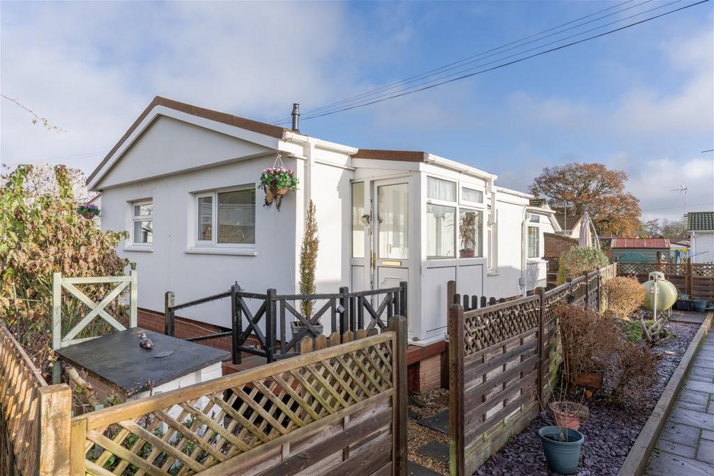 Waterside Orchard, Bittell Farm Road, Alvechurch, B48 7AD 2 bed mobile