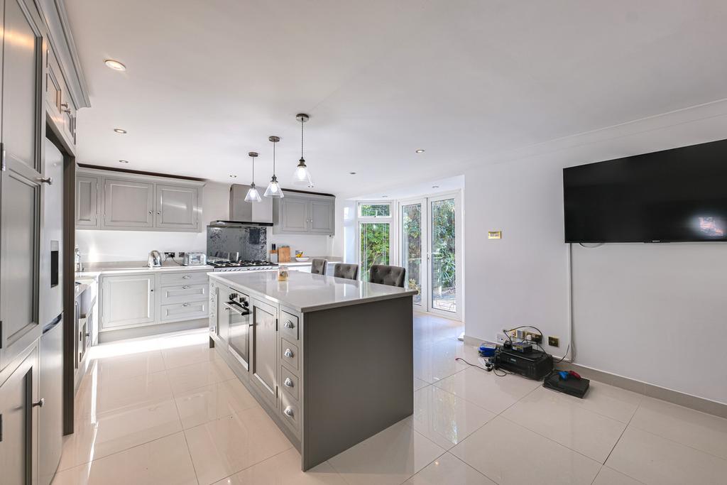 Kiln Road, Benfleet, SS7 7 bed detached house for sale £750,000