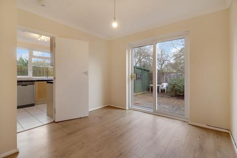 4 bedroom semi-detached house for sale - 7, Bryanstone Close, Guildford GU2 9UJ
