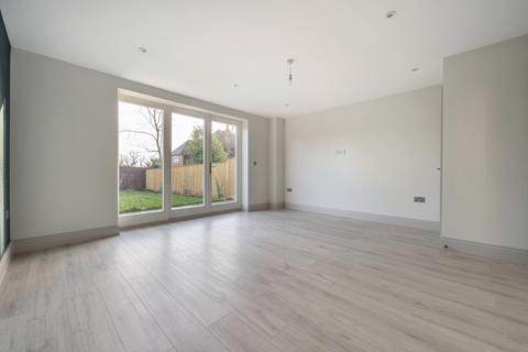 3 bedroom detached house for sale - Riefield Road, London SE9