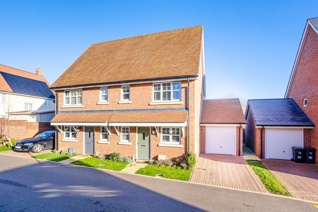 Franklin Drive, Elsenham, Stortford, Essex, CM22 2 bed semi