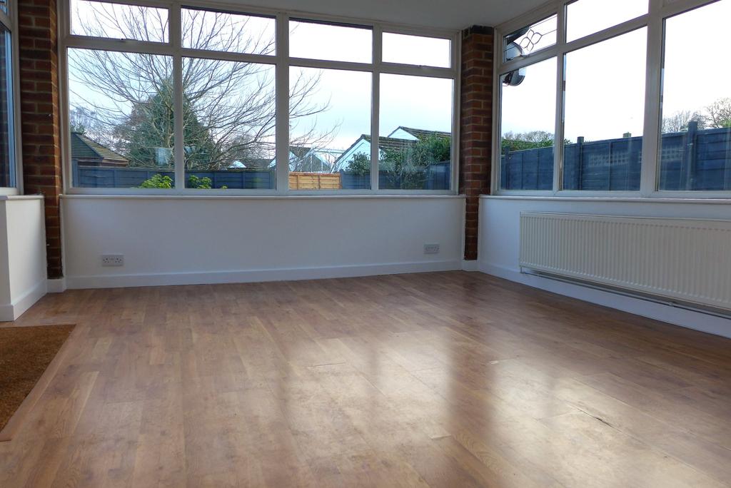 North Baddesley Firgrove Road UNFURNISHED 3 bed chalet £1,500 pcm (£346 pw)