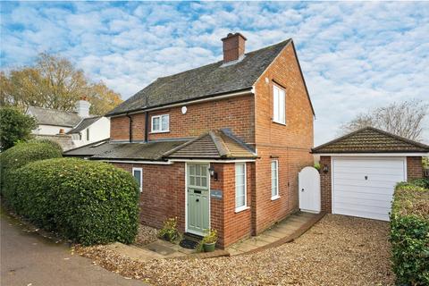 3 bedroom detached house for sale - Aveley Lane, Farnham, Surrey, GU9