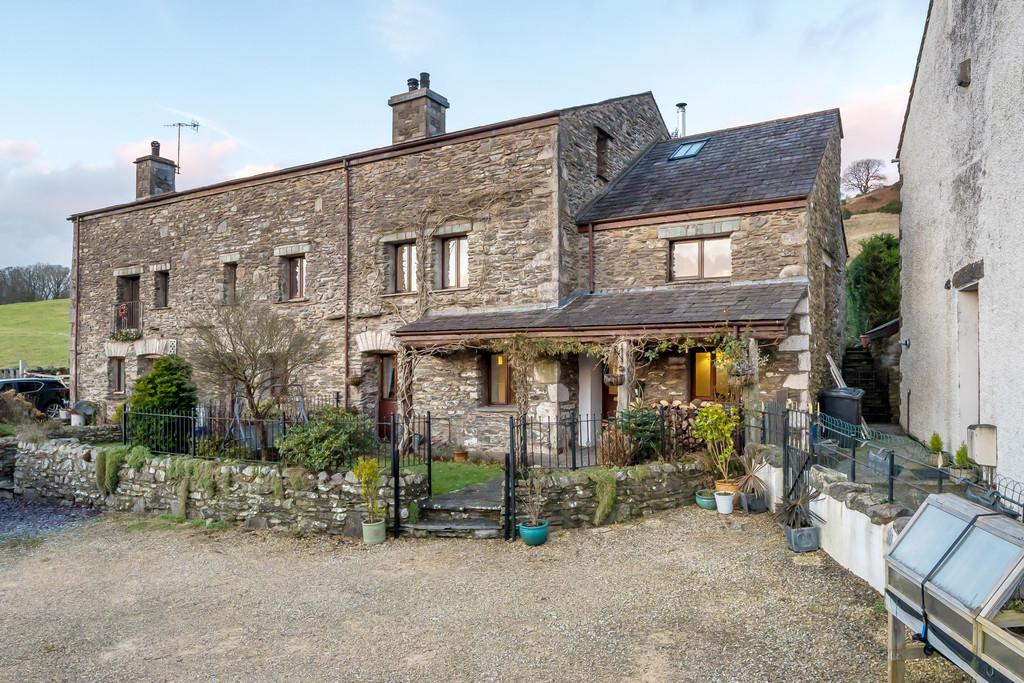 3 High Reston Barn, Staveley, Kendal, LA8 9PT 4 bed barn conversion for
