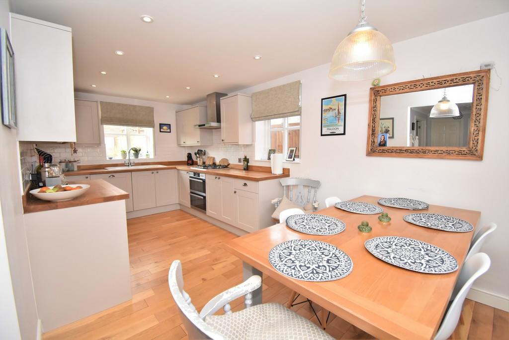 Wilkin Drive, Tiptree, CO5 0QP 4 bed link detached house £500,000