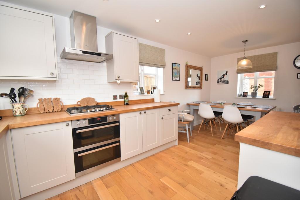 Wilkin Drive, Tiptree, CO5 0QP 4 bed link detached house £500,000