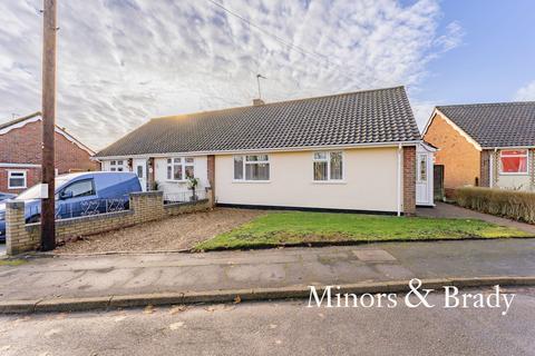 2 bedroom semi-detached bungalow for sale - Cricket Ground Road, Norwich