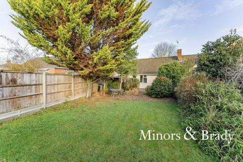 2 bedroom semi-detached bungalow for sale - Cricket Ground Road, Norwich