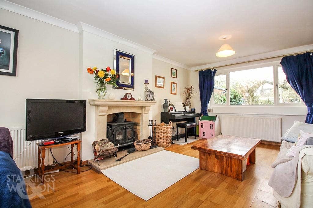 Salhouse Road, Little Plumstead, Norwich 3 bed detached bungalow £325,000