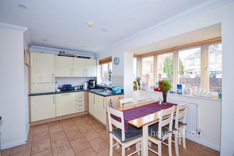 3 bedroom semi-detached house to rent, Howeth Road, Ensbury Park