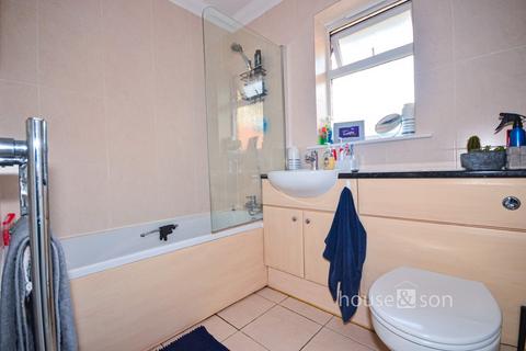 3 bedroom semi-detached house to rent, Howeth Road, Ensbury Park