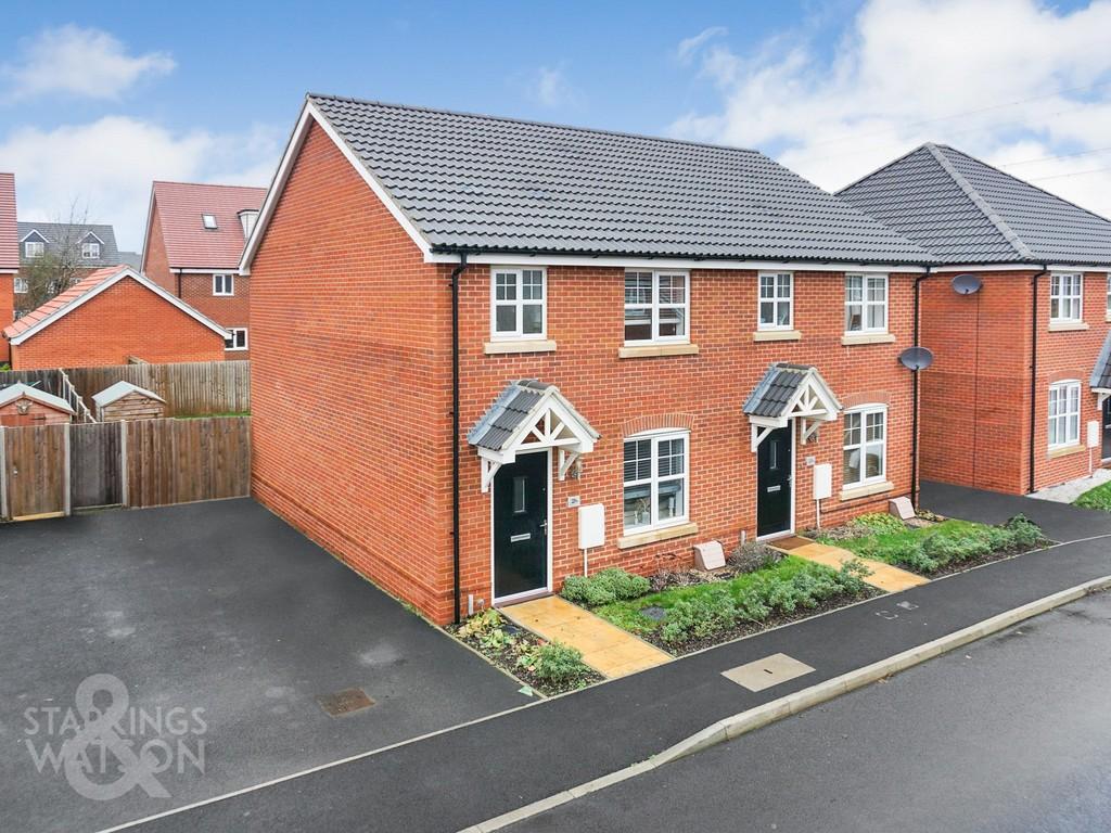Crescent, Hethersett, Norwich 3 bed semidetached house for
