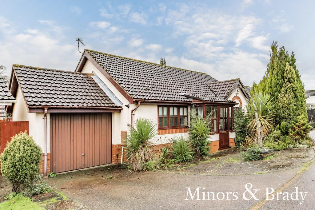 Chalgrove Field, Dussindale 2 bed detached bungalow for sale £280,000