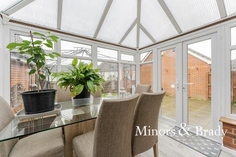 6 Beverley Close, Carbrooke, Thetford, IP25 6GS