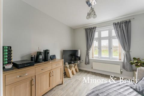 6 Beverley Close, Carbrooke, Thetford, IP25 6GS