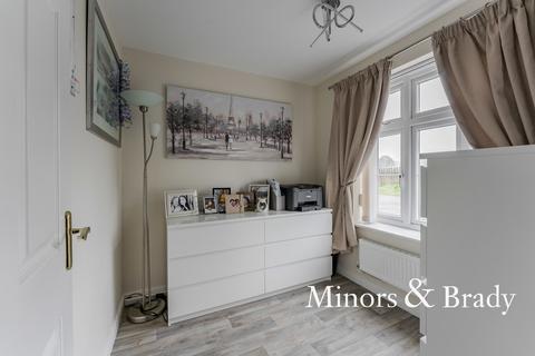 6 Beverley Close, Carbrooke, Thetford, IP25 6GS