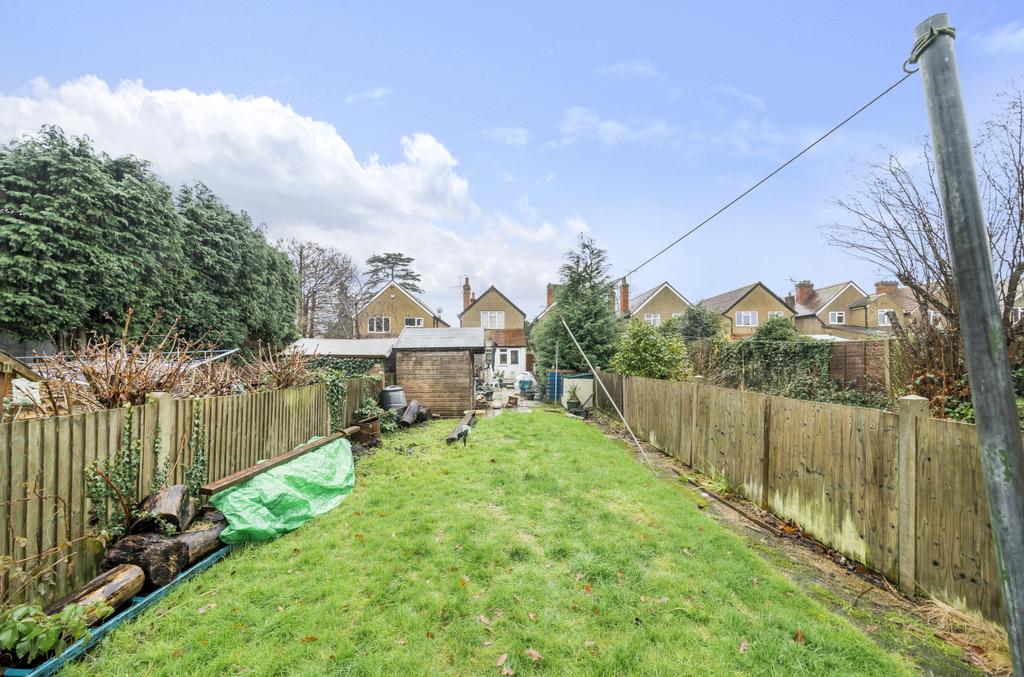 Liberty Lane, Addlestone, Surrey, KT15 2 bed detached house £425,000