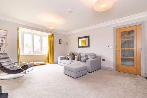 4 Cumnor Rise, Kenley, CR8 5EH