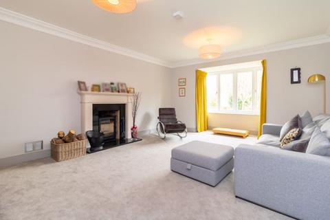 4 Cumnor Rise, Kenley, CR8 5EH