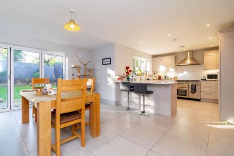 4 Cumnor Rise, Kenley, CR8 5EH