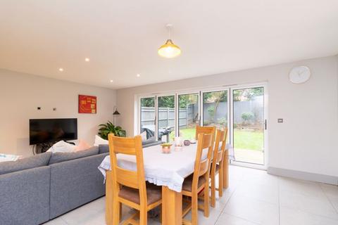 4 Cumnor Rise, Kenley, CR8 5EH