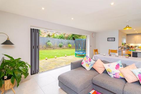 4 Cumnor Rise, Kenley, CR8 5EH