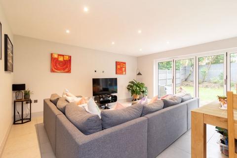 4 Cumnor Rise, Kenley, CR8 5EH