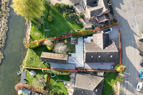 2 Eastgate, Deeping St James, Peterborough, PE6 8HJ