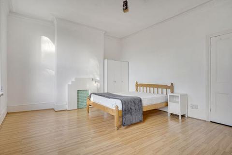 61 Median Road, London, E5 0PJ