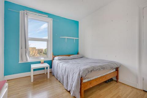61 Median Road, London, E5 0PJ