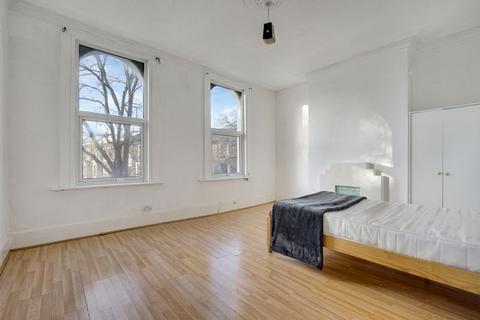 61 Median Road, London, E5 0PJ