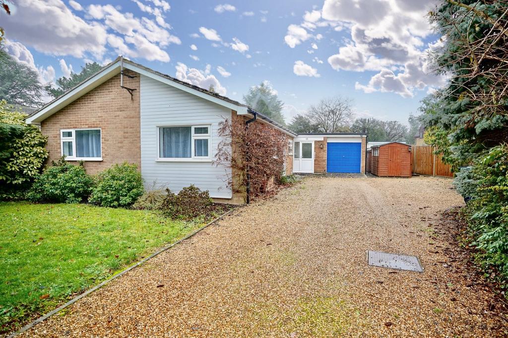 Drury Lane, Colne, Huntingdon, PE28 3 bed detached bungalow £465,000