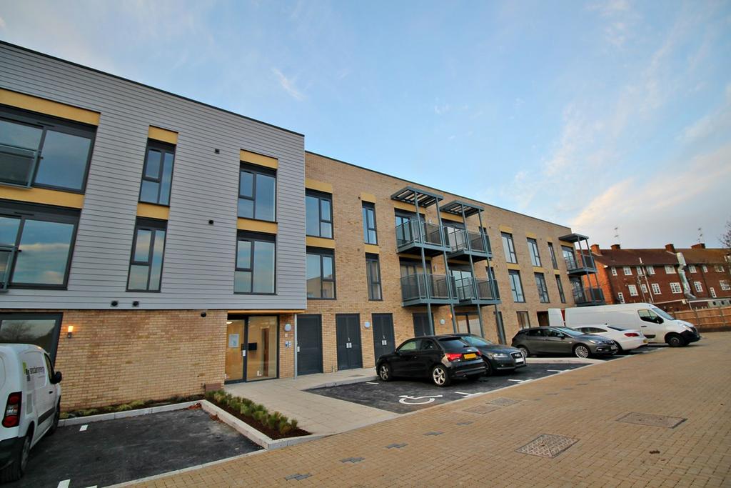 Allwoods Place, Hampden Road, Hitchin, SG4 2 bed apartment £325,000