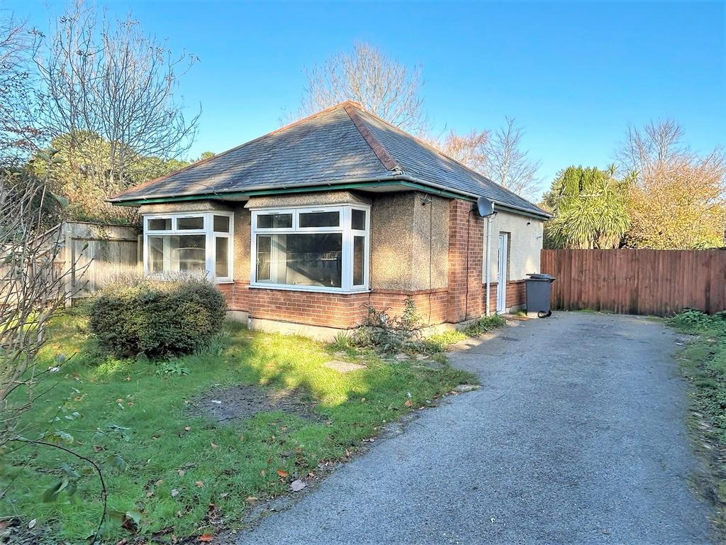 Francis Avenue, Bournemouth, BH11 2 bed detached bungalow £340,000