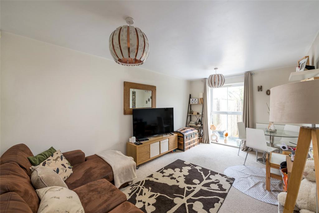 Lesbourne Road, Reigate, Surrey, RH2 2 bed flat for sale £300,000
