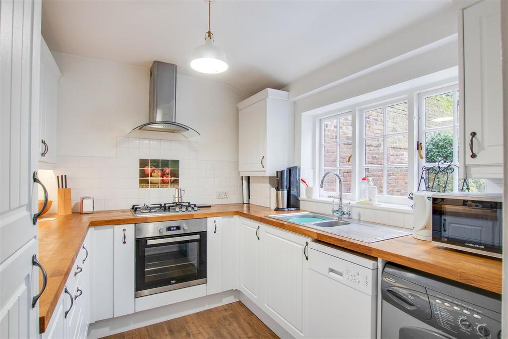 1 Holly Walk, Enfield 3 bed detached house £695,000