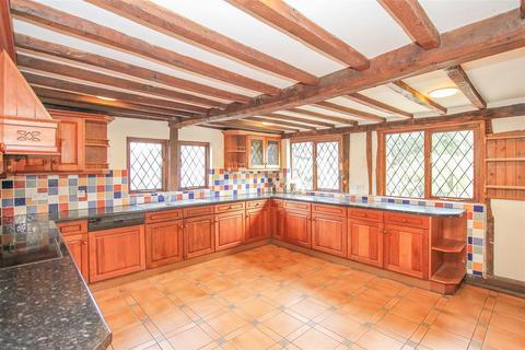 Alicia Cottage Paternoster Row, Noak Hill, Romford, RM4 1LA