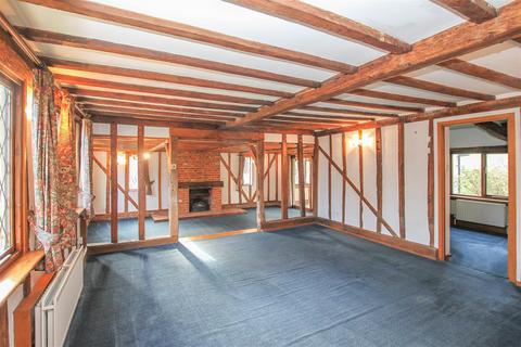 Alicia Cottage Paternoster Row, Noak Hill, Romford, RM4 1LA