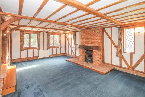 Alicia Cottage Paternoster Row, Noak Hill, Romford, RM4 1LA