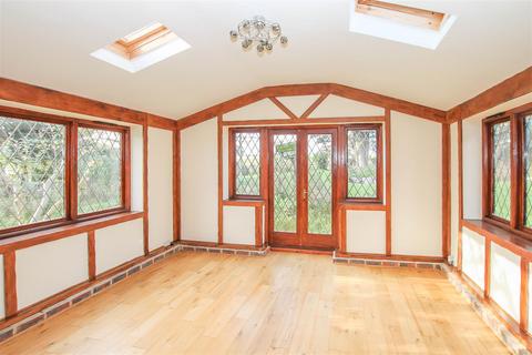 Alicia Cottage Paternoster Row, Noak Hill, Romford, RM4 1LA