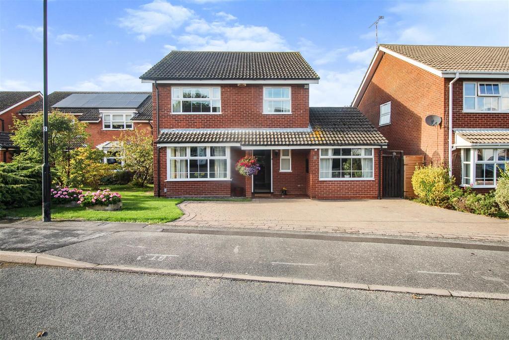 Coopers Walk, Bubbenhall, Coventry 4 bed detached house - £450,000