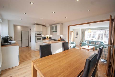 21 Sharpington Close, Chelmsford, CM2 8YH