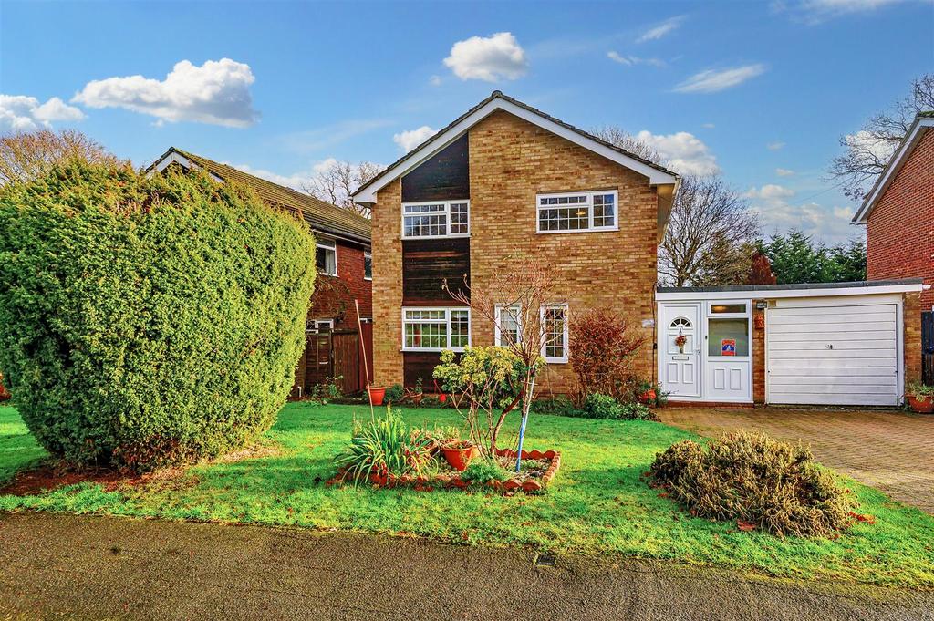 Copse Avenue, Farnham 4 bed detached house £700,000