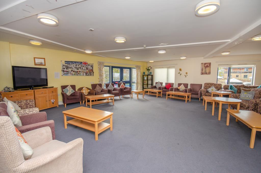 Communal lounge 2.jpg