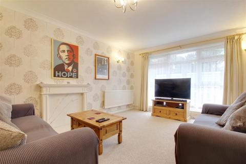 3 bedroom flat for sale, Richmond Road, Worthing