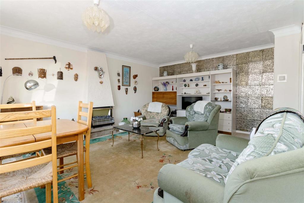 Finches Close, Lancing 2 bed detached bungalow £380,000