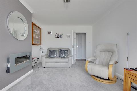 2 bedroom flat for sale - Alinora Crescent, Worthing